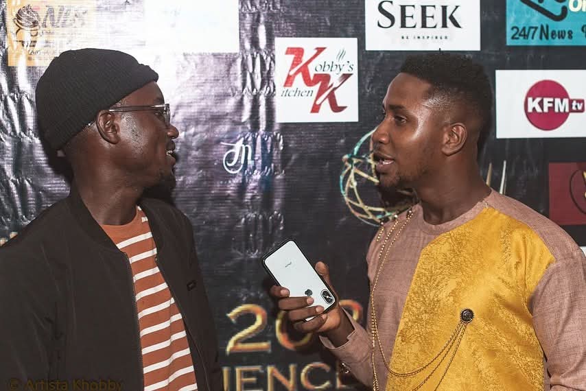 Red carpet hosting — frame 3